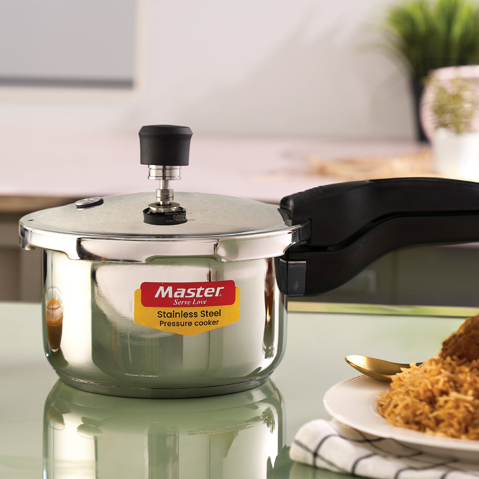 Amora 2L Stainless Steel Flat Outer Lid Pressure Cooker - Induction Base - Master
