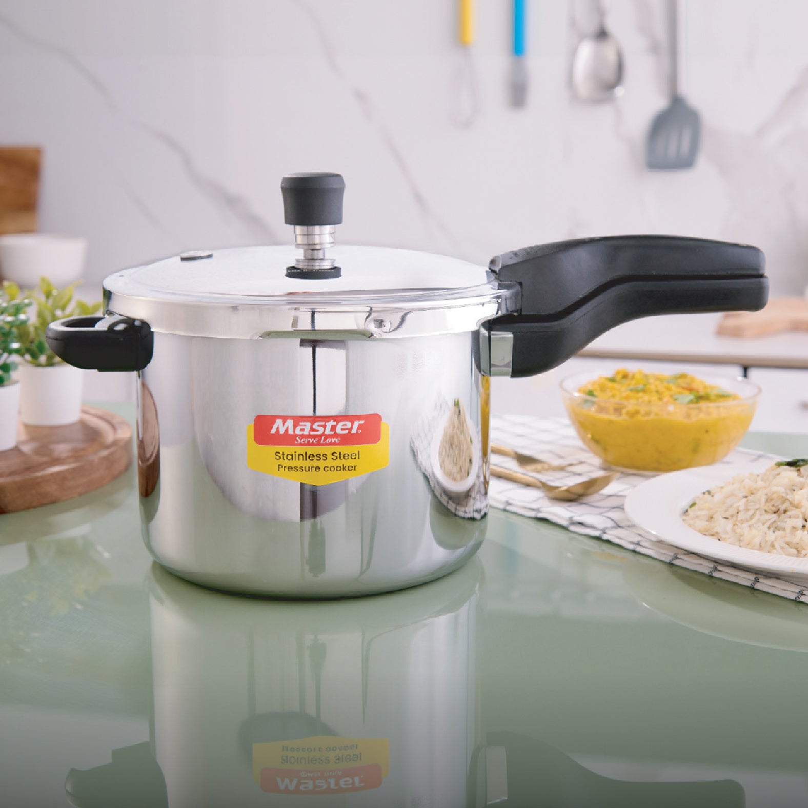 Amora 5L Stainless Steel Flat Outer Lid Pressure Cooker - Induction Base - Master